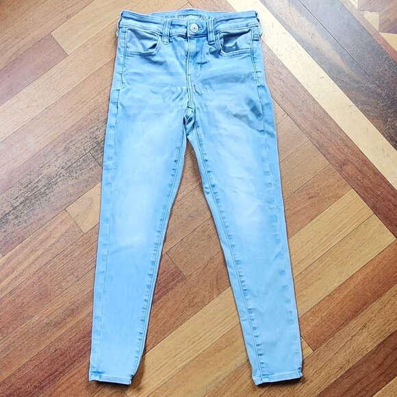 American Eagle Outfitters Light Wash Skinny Jeans Size 2 Short - Picture 1 of 16